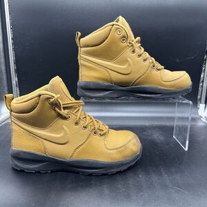 Nike Manoa Leather Boots Wheat/Black BQ5372-700 Size 4Y / Women’s Size 5.5 GUC